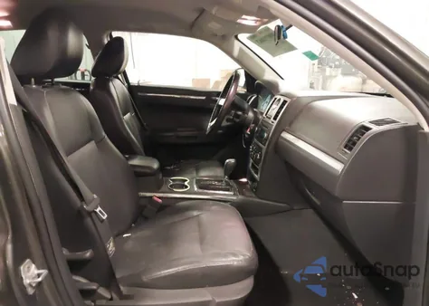 2010 Chrysler 300 Touring/Signature Series/Executive Series из США, поврежденный, VIN 2C3CA5CV8AH241711